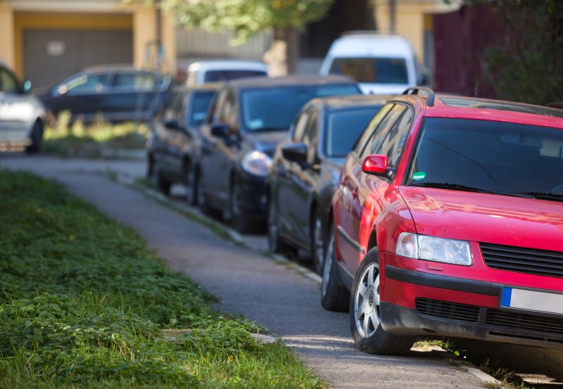 is-it-illegal-to-park-on-the-pavement